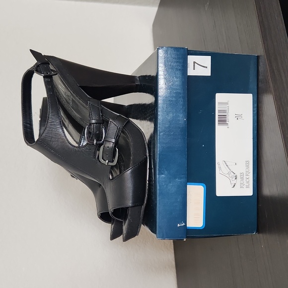 Strappy black sandal - Picture 1 of 4